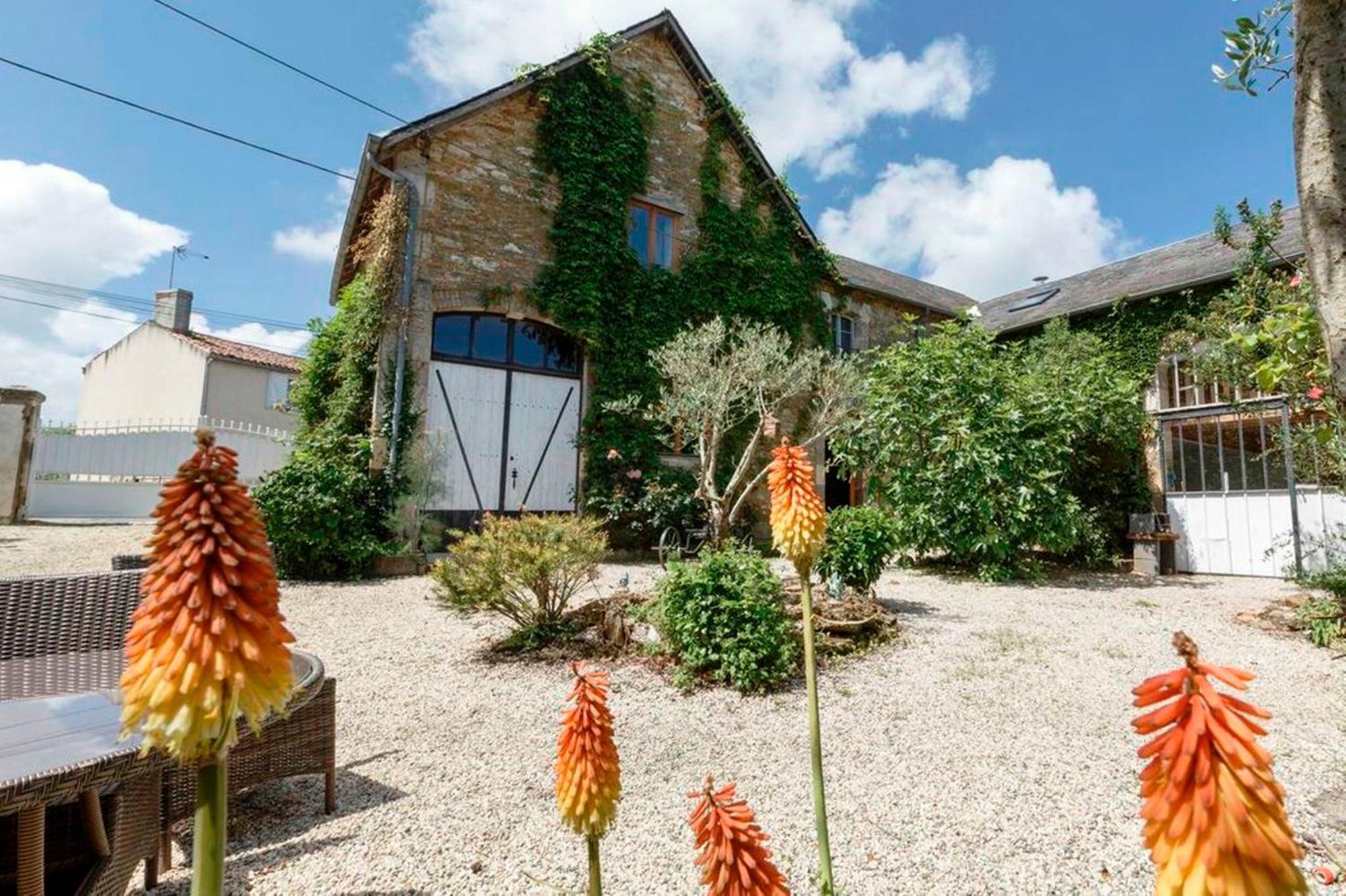Holiday Home La Brijopa Bazoges-en-Pareds Zimmer foto